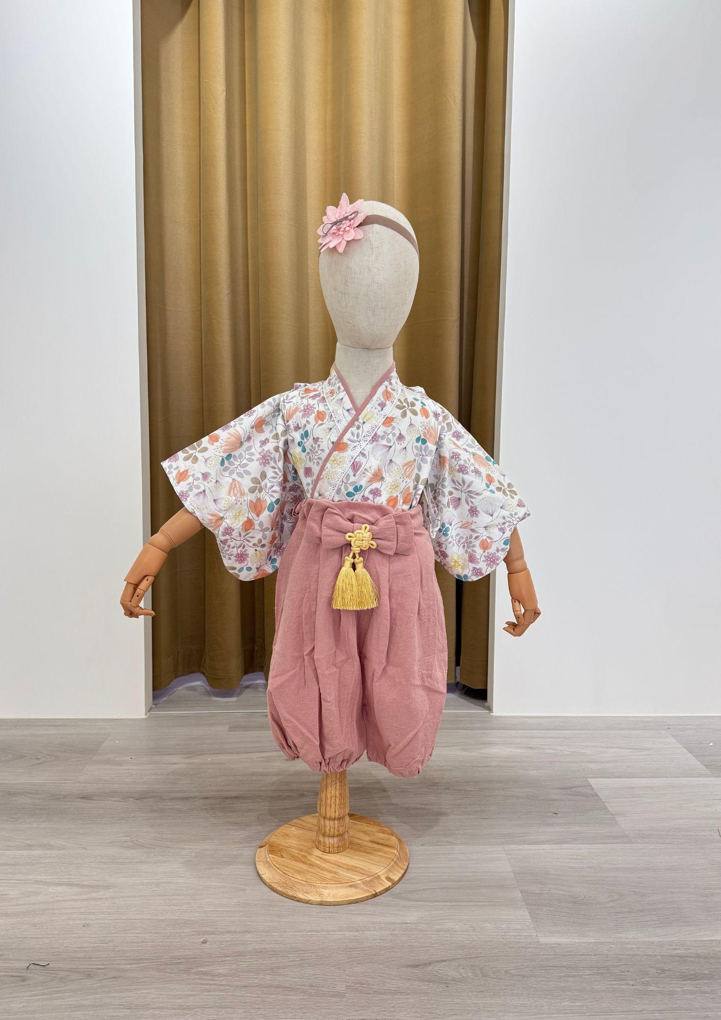 【日系花紋寶寶和服套裝｜溫柔奶茶粉・週歲派對、抓周必備】