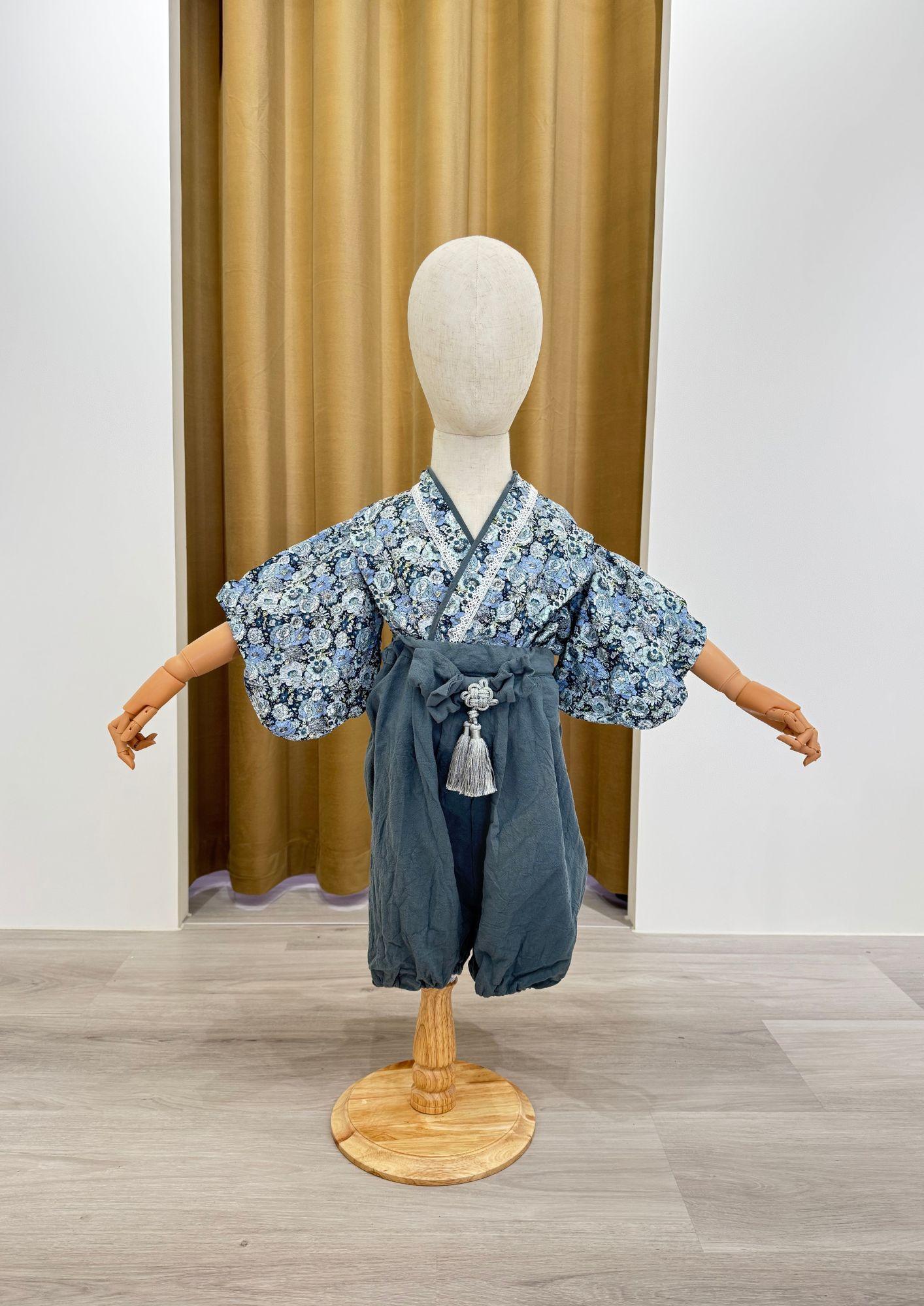 【日系墨藍花紋寶寶和服套裝｜簡約質感風格・週歲抓周首選】